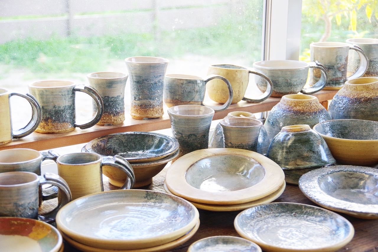 やちむんなどの沖縄のお土産も充実！宜野湾市の高台にある雑貨屋