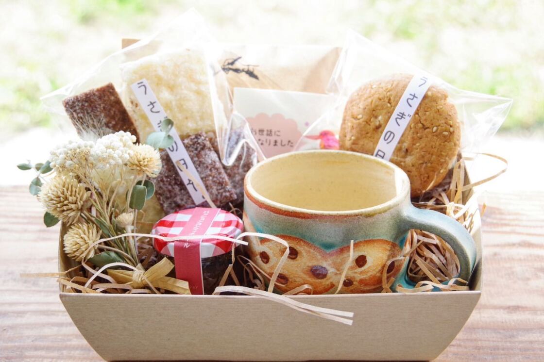 やちむんなどの沖縄のお土産も充実！宜野湾市の高台にある雑貨屋